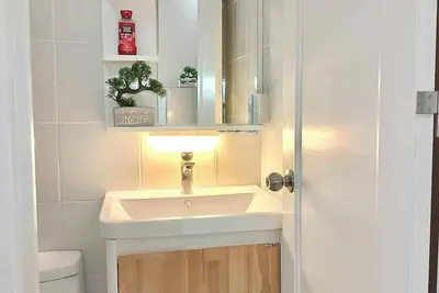 Cozy 1-bedroom condo with Skyline View WiFi in nice Quezon City