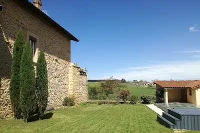 Image de Maison en pierre dorée avec piscine pour des vacances sud Beaujolais Proche Lyon