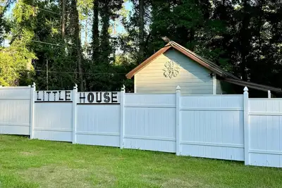 Image de La Casita: Charming 1-bedroom house in Gainesville w/ pickleball court!