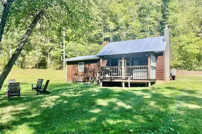 Image de Creekside Cabin in Hocking Hills. Hot Tub + Large Private Yard. Dog-friendly!