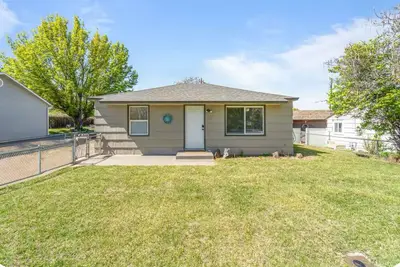 Image de Home in Historic Downtown Kennewick with WiFi, Ac