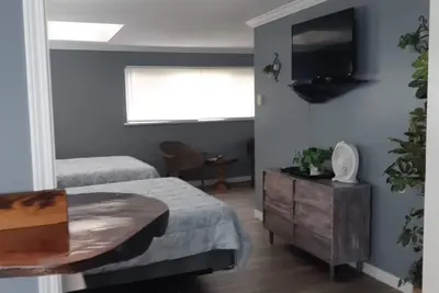 Image de Northwesterly Sunset Airbnb rental suite in beautiful Sointula Bc Ca