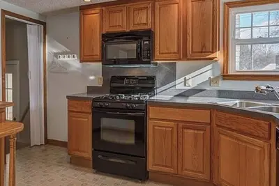 Cozy 4-bdrm house in safe neighborhood just around the corner from Syracuse Univ