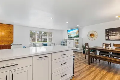 Image de The Benson - Cozy Modern 4bd by Airport & Dt