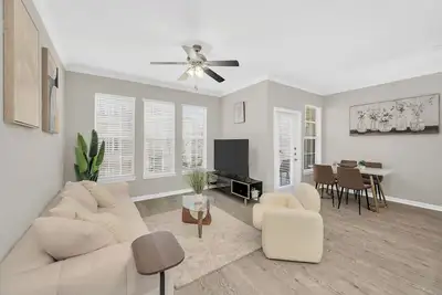 Charming 1-bedroom apartment in beautiful Magnolia with WiFi, fitness room