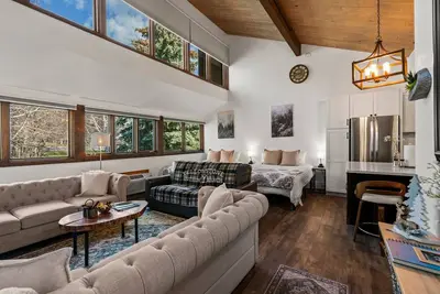 Image de Newly Remodeled Loft, A/C, Fitness, 10 Min to Ski!