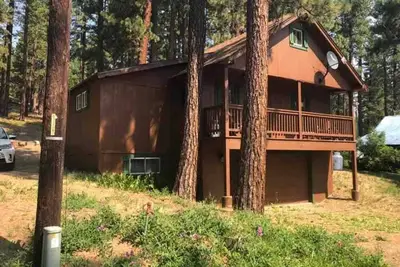 Image de Mountain Cabin with WiFi. Enjoy this quiet small-town\nretreat