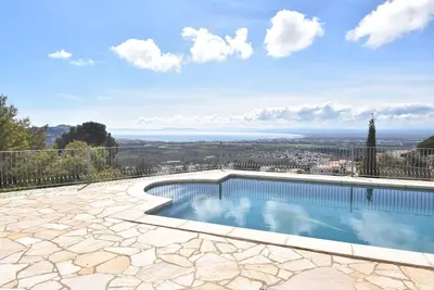 Image de Villa exclusive à Mas Fumats, Roses, avec piscine privée et vues panoramiques spectaculaires sur la baie et la Méditerranée.