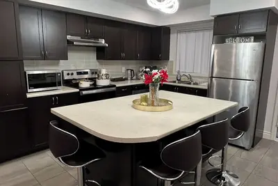 Image de Entire 3-bedroom house - Prime location!