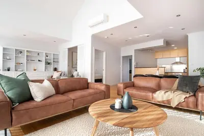 Image de Luxury Waterfront Stay!