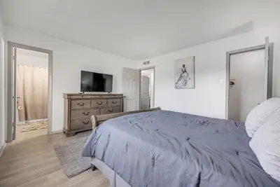 Image de Stylish 3 Br 2. 5 Bath Townhome