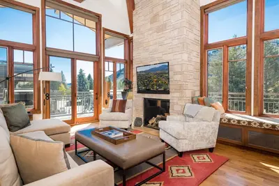 Downtown Chilali Penthouse with Mountain Views & Rooftop Retreat