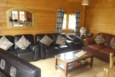 Image de Spacious 3 bedroom cabin at Avonvale Holiday Lodge