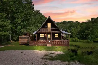 Image de Charming 2-bedroom cabin with WiFi, Ac, hottub and sauna!