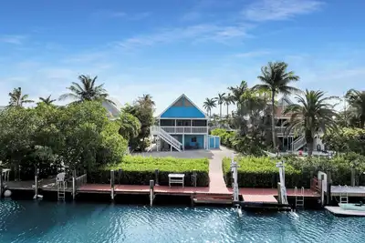 Image de Waterfront Home w/ Private Pool & Dock - Pet-Friendly