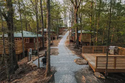 Image de 'Chickadee' - One of our cute and tidy Lookout Cabins