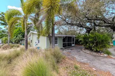 The Largo Coastal Cottage