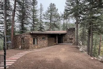 Image de Cozy 2-bedroom mountain chalet with views in quaint Kittredge near red rocks