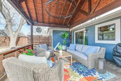 Image de 1 Mi to Historic Dtwn: McKinney Home w/ Hot Tub!