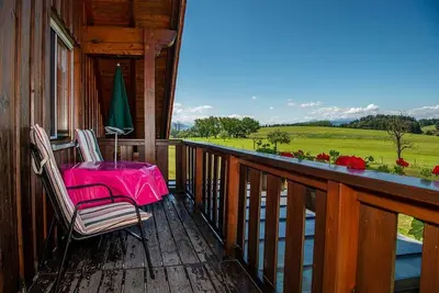 Appartement '1' avec vue sur les montagnes, jardin partagé et Wi-Fi