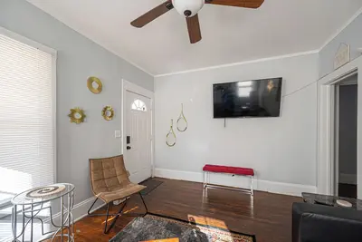 Image de Cozy 3br near Uptown & NoDa Enjoy a full kitchen spacious living and a relaxing backyard perfect for exploring Charlotte