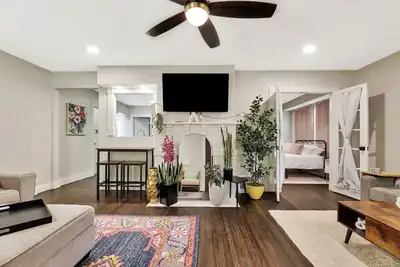 Image de Spacious 3 Br Home Backyard Oasis College Hill