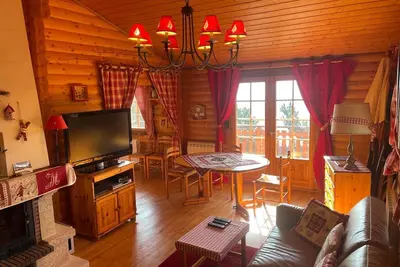 Image de Chalet confortable avec cheminée et garage aux Angles