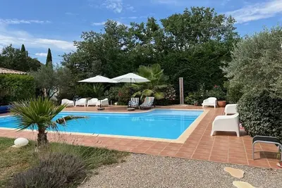 Image de 6 pers. villa, piscine chauffée et clima, au coeur de la Provence, privacy!