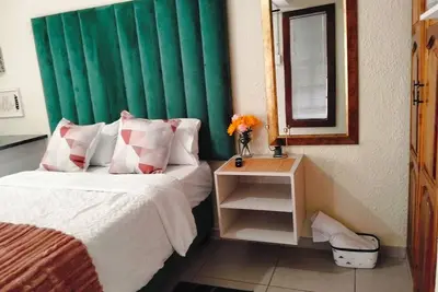 Image de Peaceful lodge with  free WiFi in Kempton Park, near airport, near airport