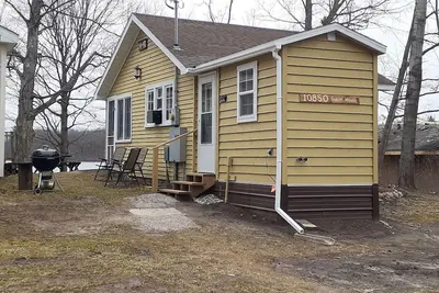 Image de Amazing lakefront cabin with private beach, boat slip, kayaks, and pedal boat.