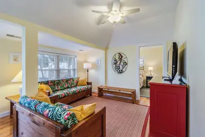 Image de Renovated Beach Cottage – 3br/2ba, Steps to Boardwalk, Patio & Parking!