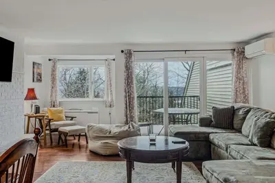Image de Steps to Ski Trail, Fireplace - Kingswood 1b