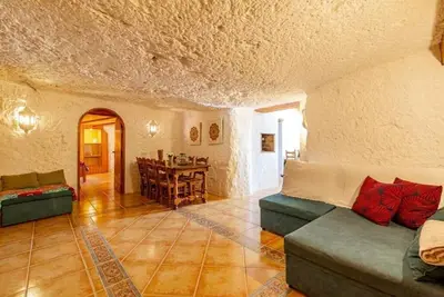 Image de La Cueva de Tito-Cave House in the middle of nature