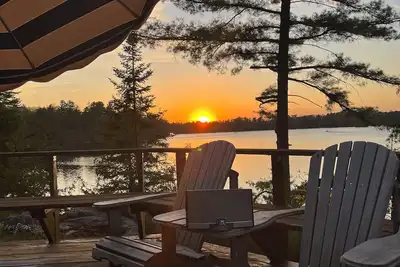 Image de Iconic Double A Frame Island Cottage in the Muskokas