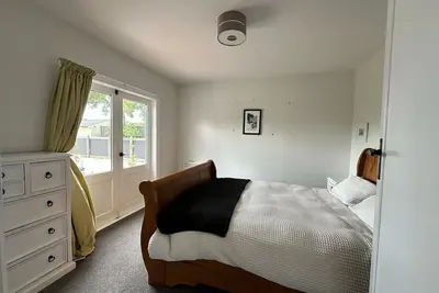 Image de Cosy Cottage on Allen St!