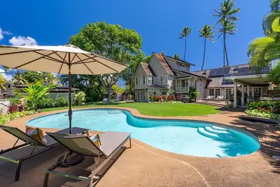Image de Kahala Palms by Gather: Elegant Beachside Home w/ Pool & Jacuzzi