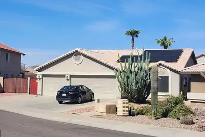 Image de Charming 4-bedroom pet friendly oasis with WiFi, Ac in peaceful Surprise.