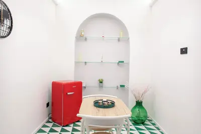 Image de Charming 2-bedroom apartment in delightful Napoli with WiFi, Ac