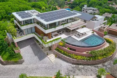 Image de `New listing` Luxurious staffed villa in gated community