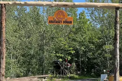 Image de Anastasia’s Domain 5, Farm stay, off grid cabin in a beautiful forest!