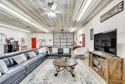 Image de New! Huge Game-Room Style Barndo