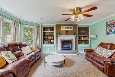 Image de Charming Riverfront House with Full Kitchen, Wifi, and Central Ac | Dog-Friendly