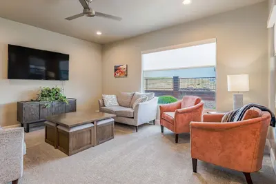 Image de Spacious contemporary townhouse with shared pool, hot tub & pickleball courts
