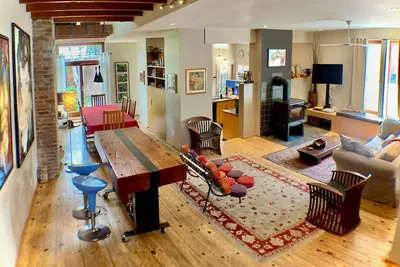 Image de Sun-filled designer home with private garden and garage near Old Montreal