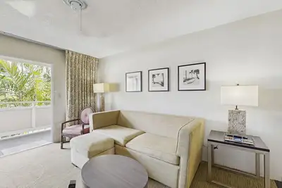 Image de Comfortable studio with private lanai with pool, grill, Wifi, steps to the beach