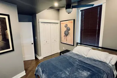 Image de Spacious 4-bedroom apartment with WiFi, Ac in gorgeous Chicago