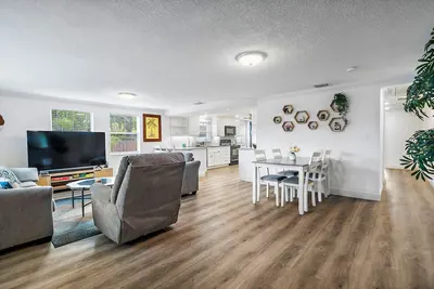 Image de Spacious Beach Retreat Near Clearwater & Indian Rocks