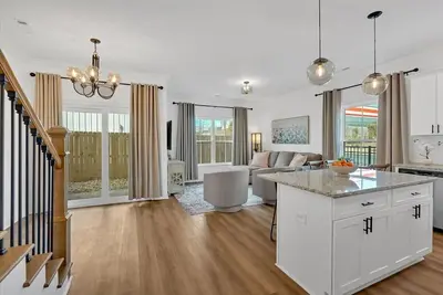 Image de New Townhouse~Garage parking~Gated~Downtown Rome