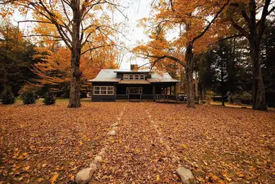 Image de Vanderkamp Ny – Grace Manor Luxe 9 Bedroom Lakeview Retreat Lodge on 850 Acres