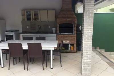 Image de 4-bedroom house in delightful Riviera, 15 minute walk to the beach and the mall.